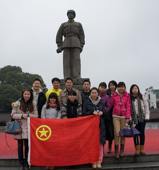 “学雷锋，献爱心”——中国共产主义青年团mk委员会开展慰问贫困学生助学活动