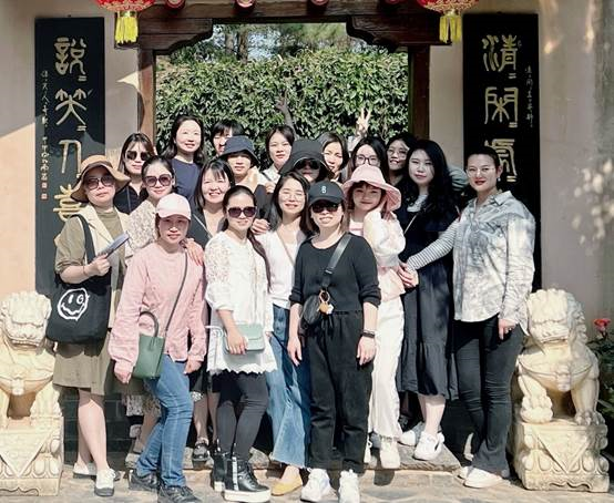 mk组织女员工开展庆祝妇女节活动